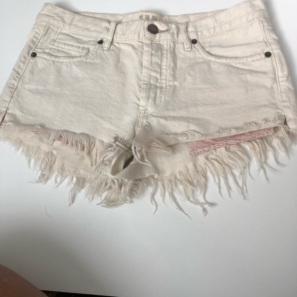 🔥🔥🔥We The Free Beige Shorts. 100% Cotton. Size 26.